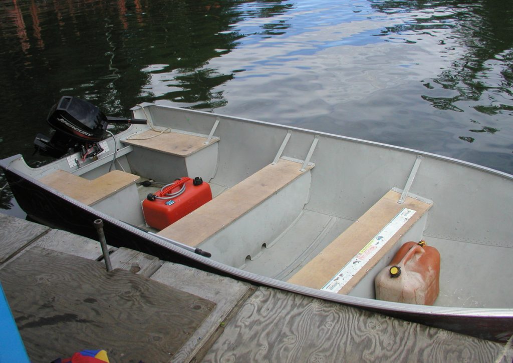 We ren 14 foot Lund Deep Fishermen boats with 15 HP Mercury motors.